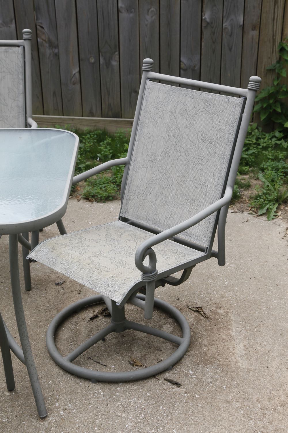 Coleman Patio Table and Chairs EBTH