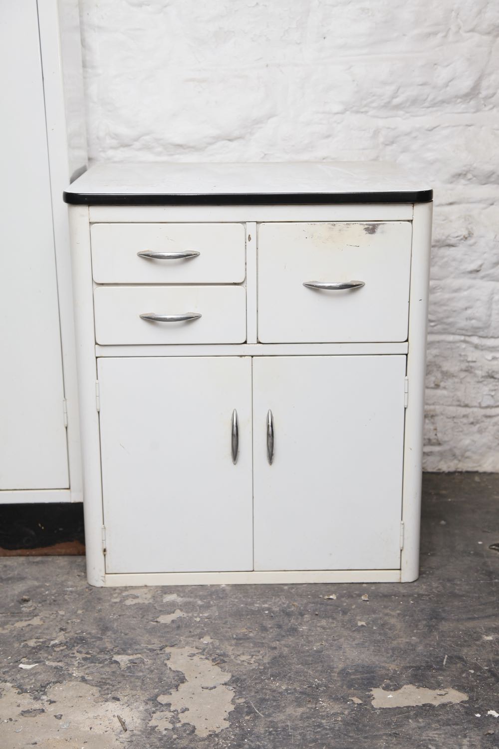 Vintage White Metal Cabinets EBTH    MG 0499 