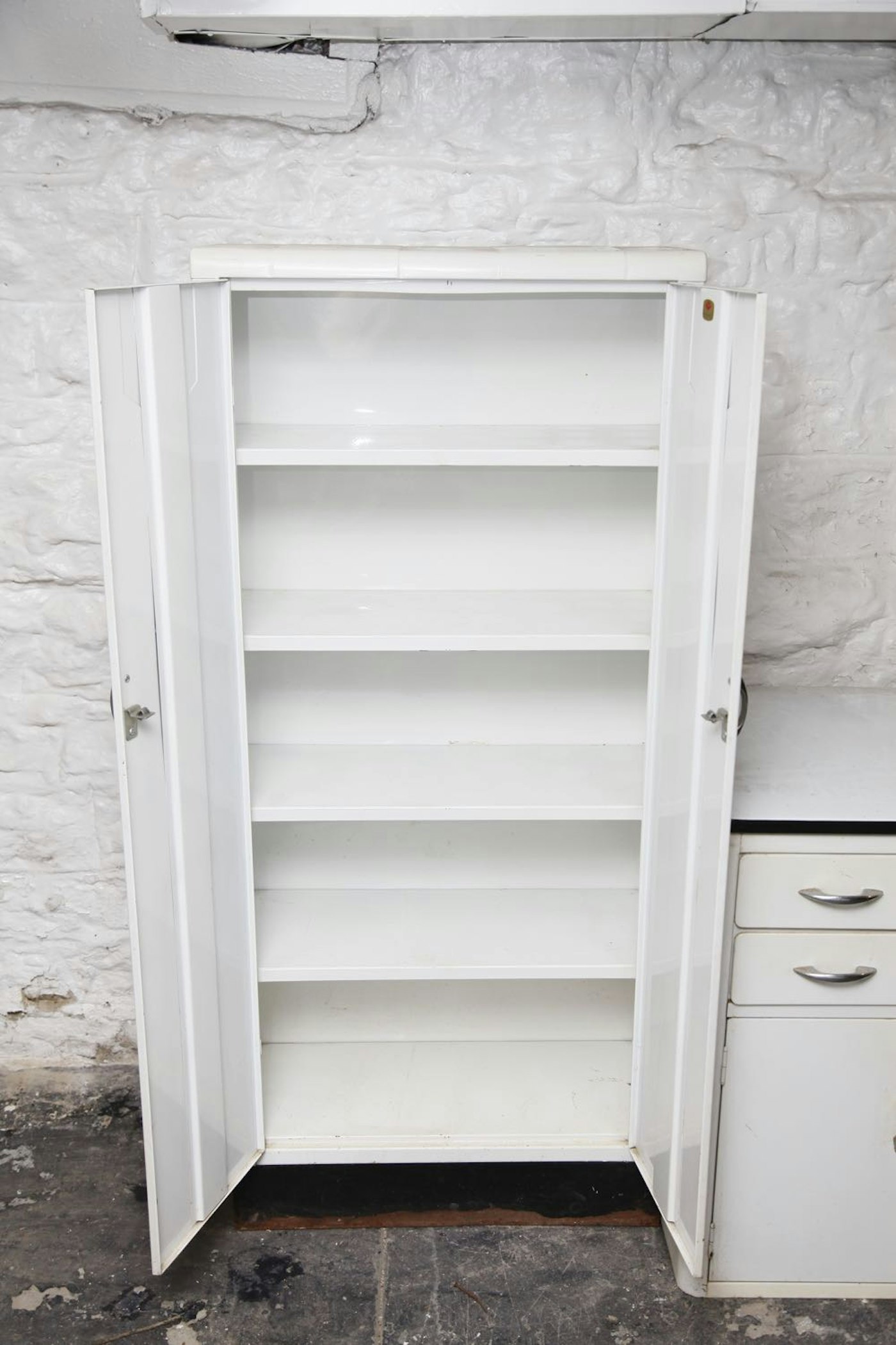 Vintage White Metal Cabinets : EBTH