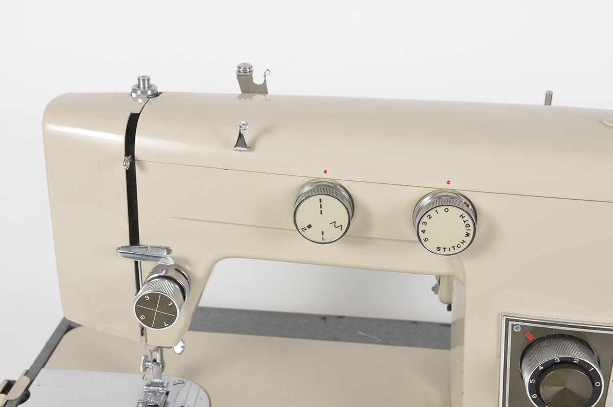 Signature Sewing Machine by Montgomery Wards EBTH