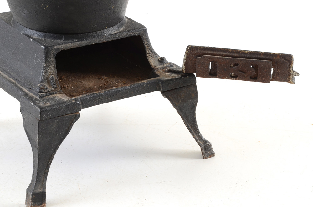 Antique Black Cast Iron Laundry Stove EBTH