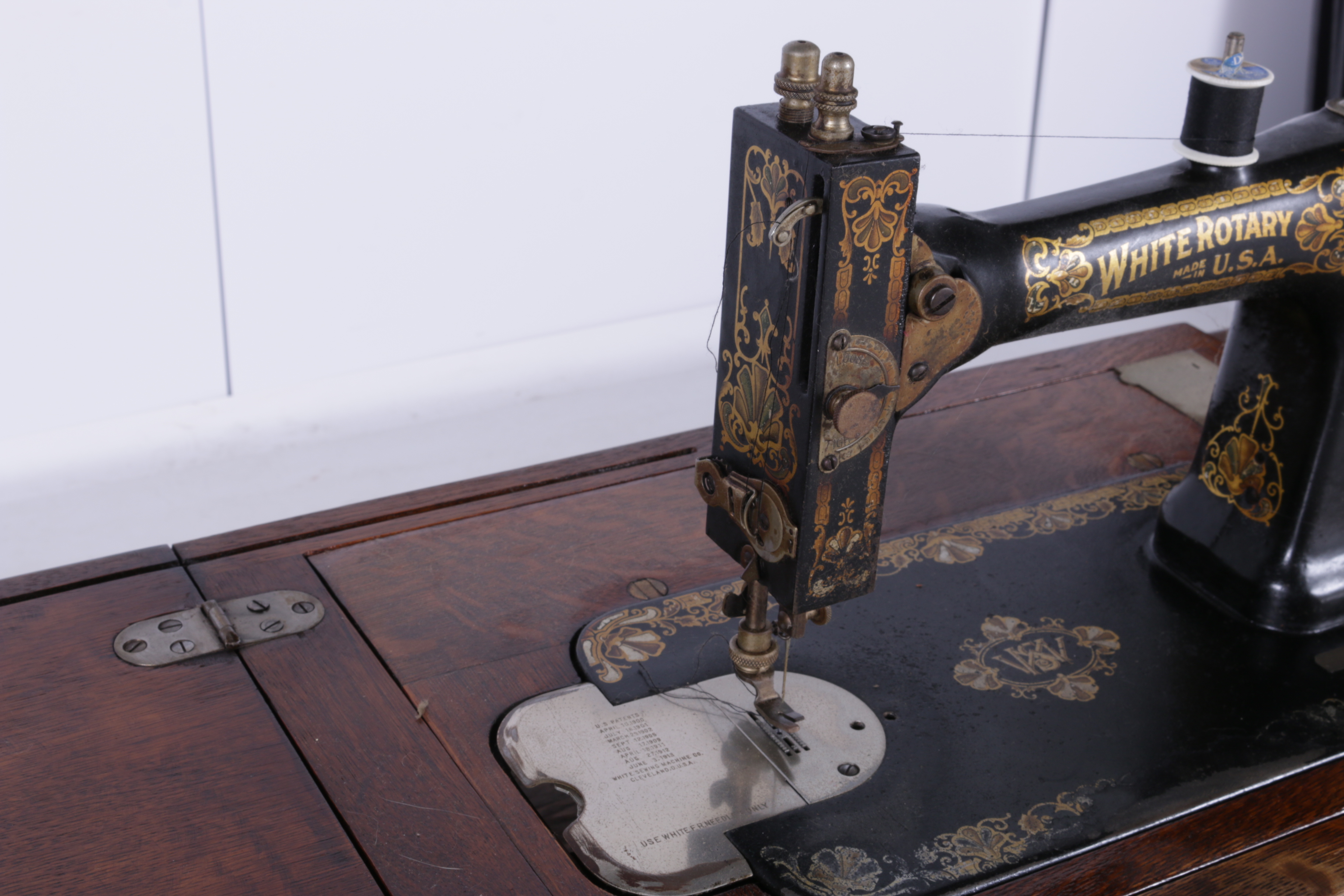 Antique 1913 White Rotary Sewing Machine and Table EBTH