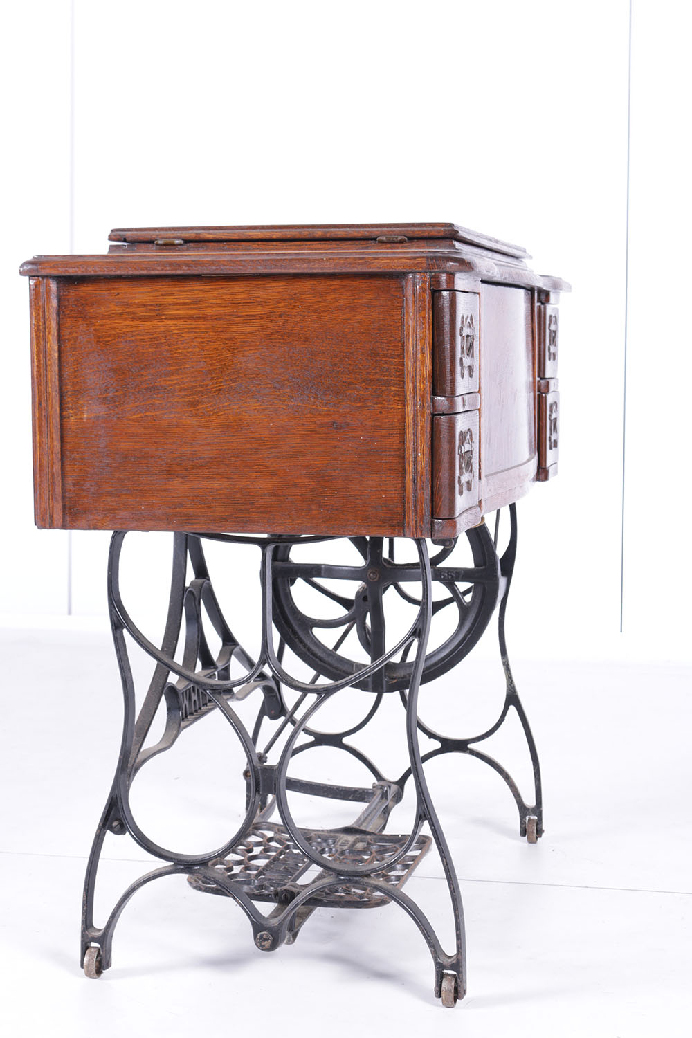 Antique 1913 White Rotary Sewing Machine and Table EBTH