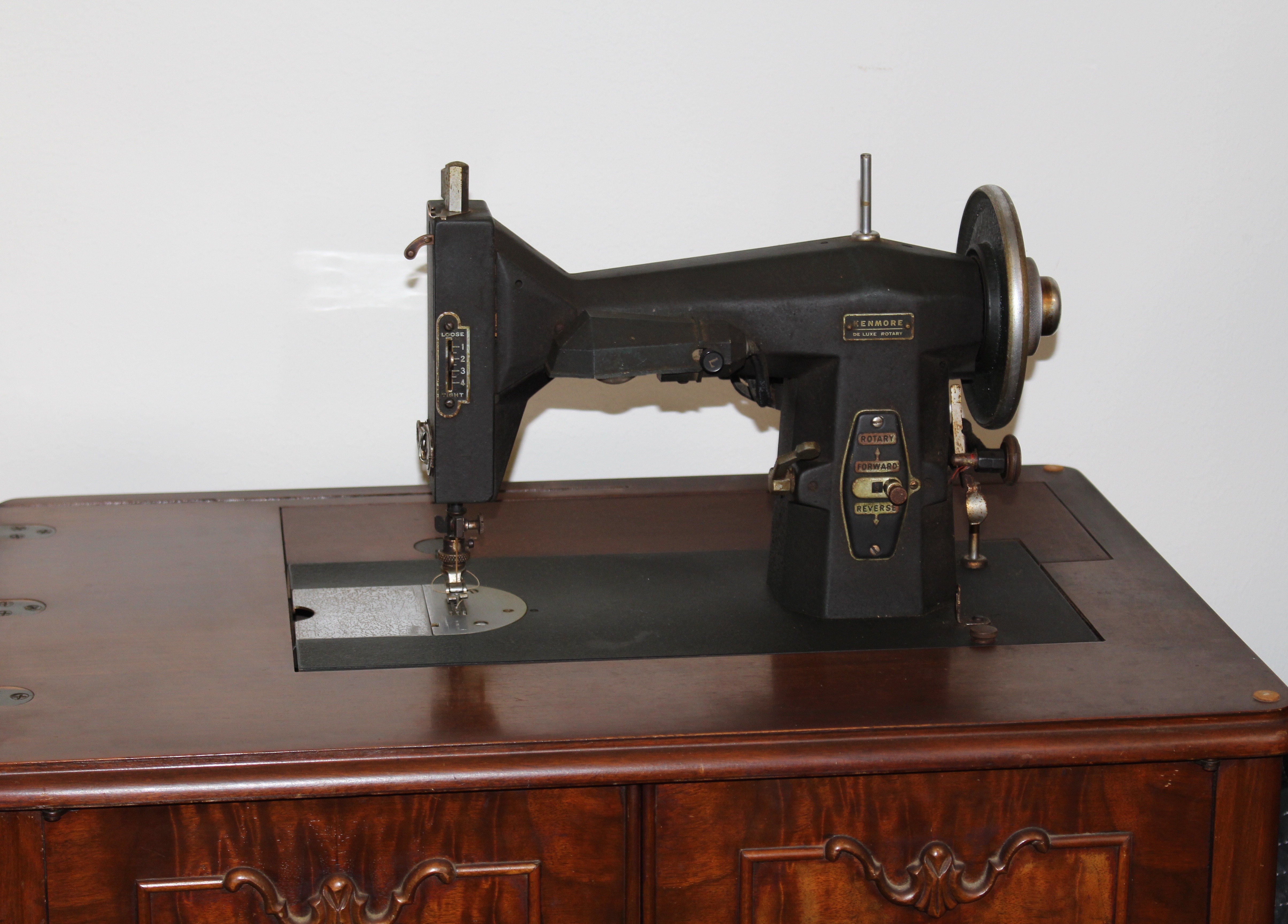 OLD SEARS SEWING MACHINE TABLE visual data 2