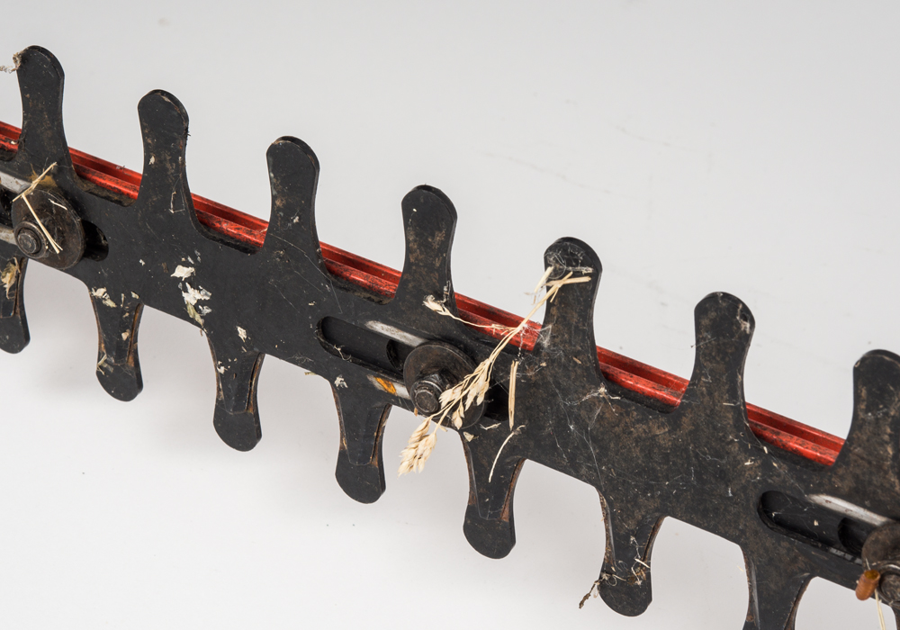 Homelite Hedge Sweep Electric Hedge Trimmer EBTH