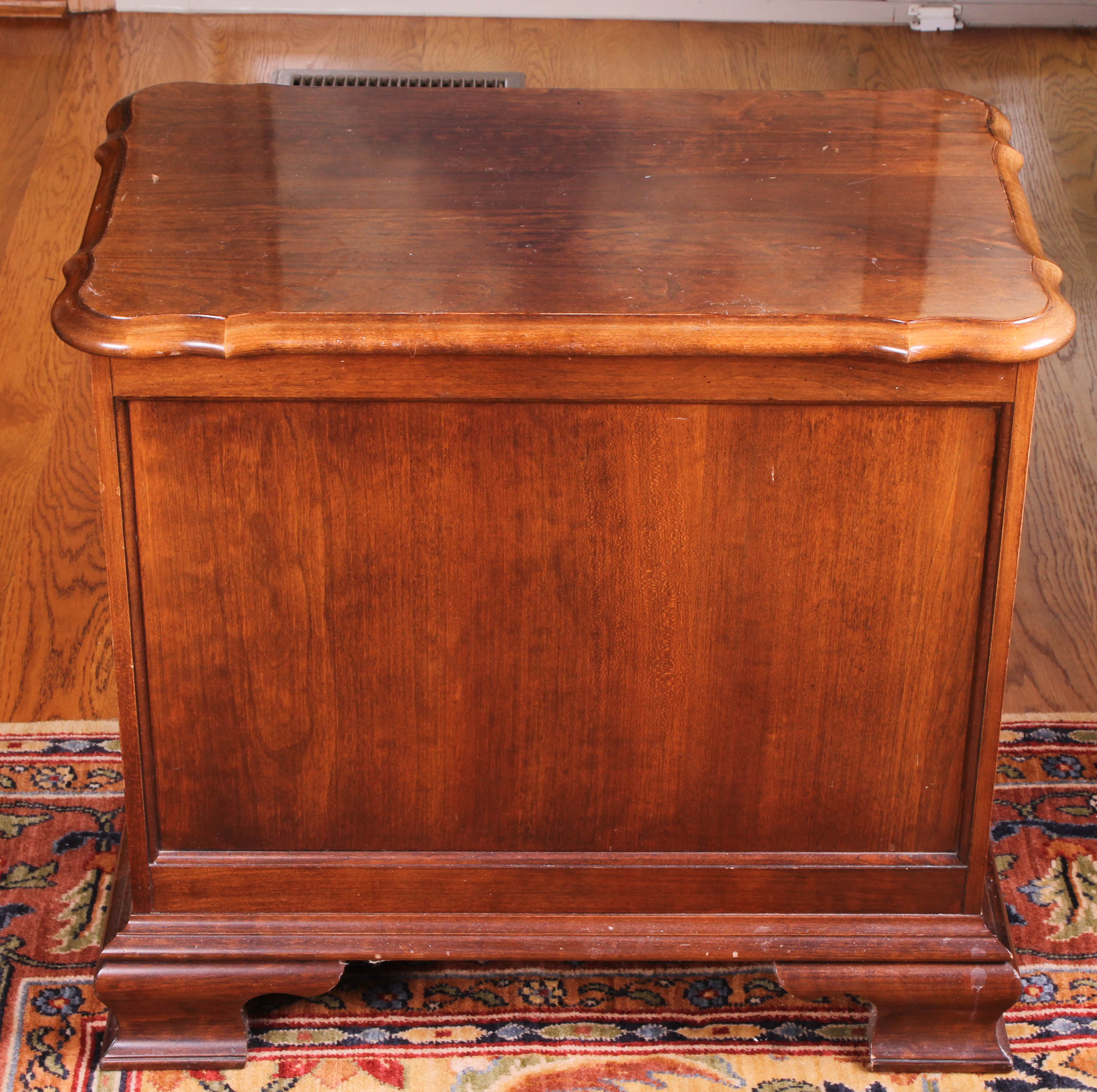 Pennsylvania House Nightstand EBTH