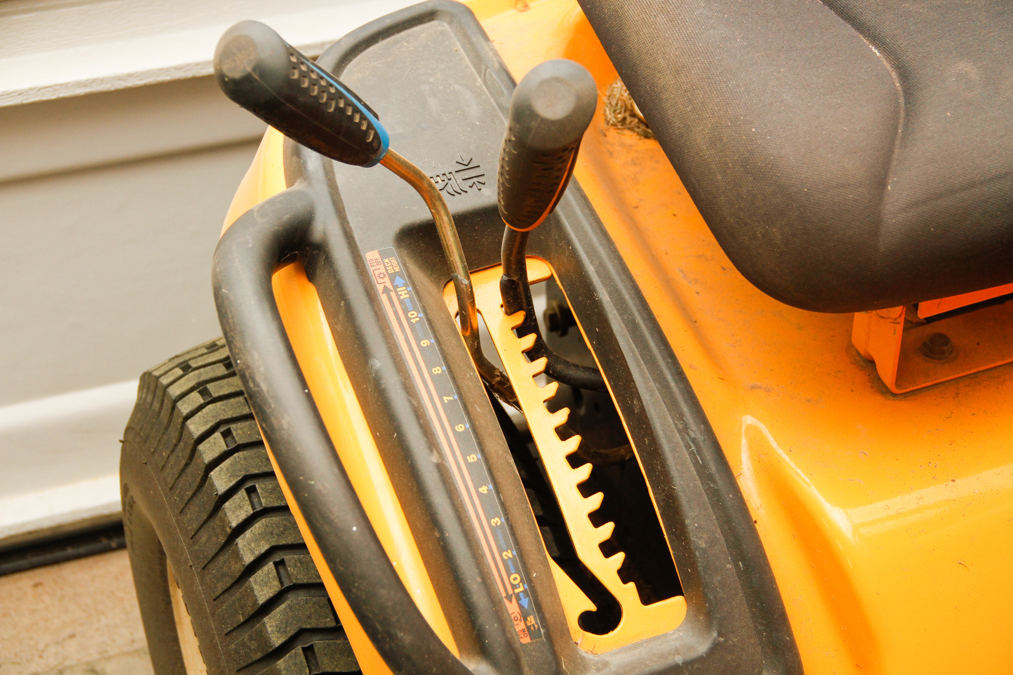 Cub Cadet LTX 1040 Riding Mower | EBTH