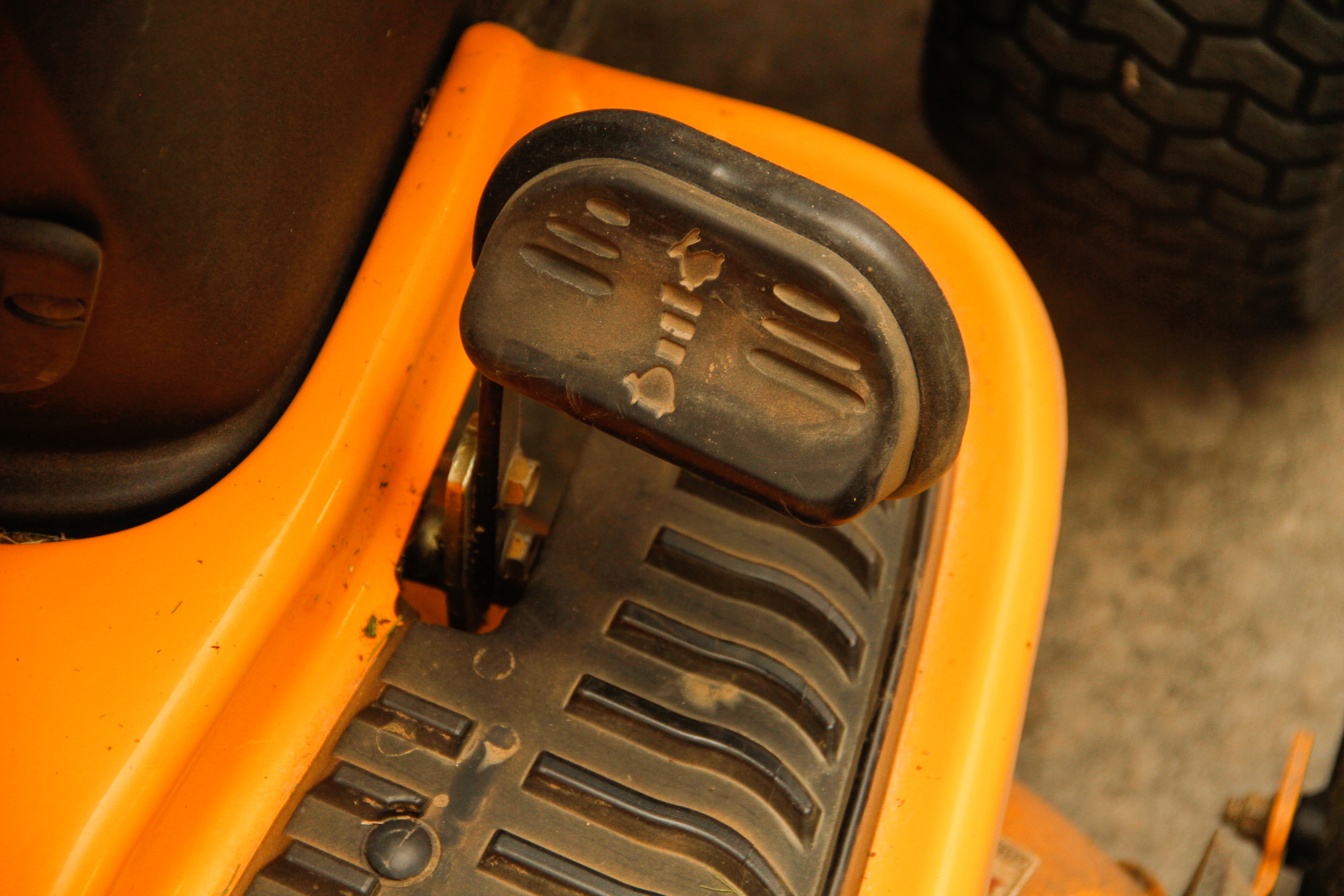 Cub Cadet LTX 1040 Riding Mower | EBTH