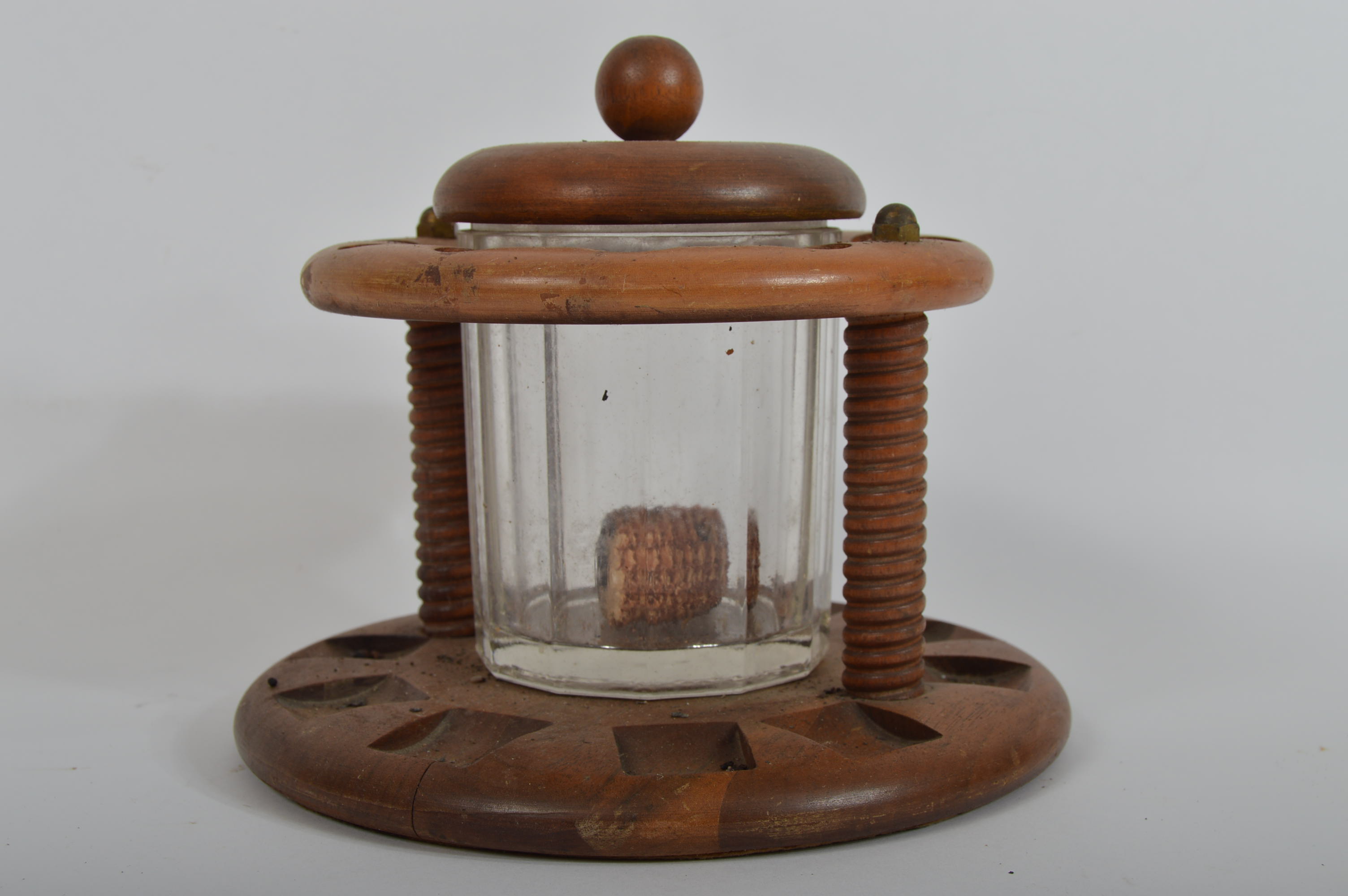 Vintage Wooden Pipe Stand and Corncob Pipes EBTH