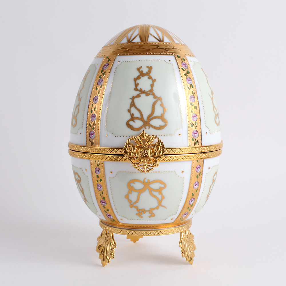 Fabergé Limoges Christmas Surprise Egg Music Box | EBTH