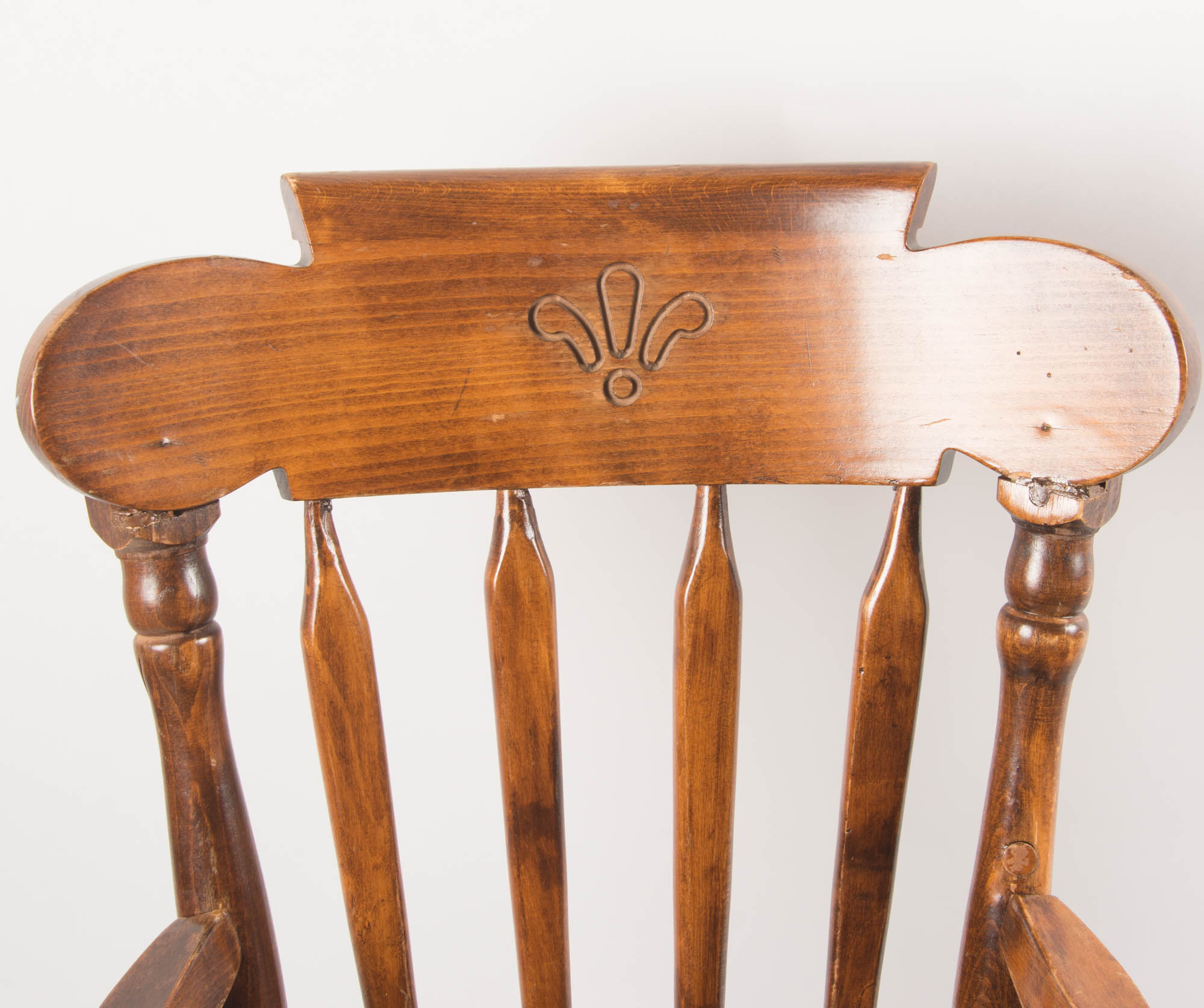 Set of Four Early American Style Dining Chairs EBTH