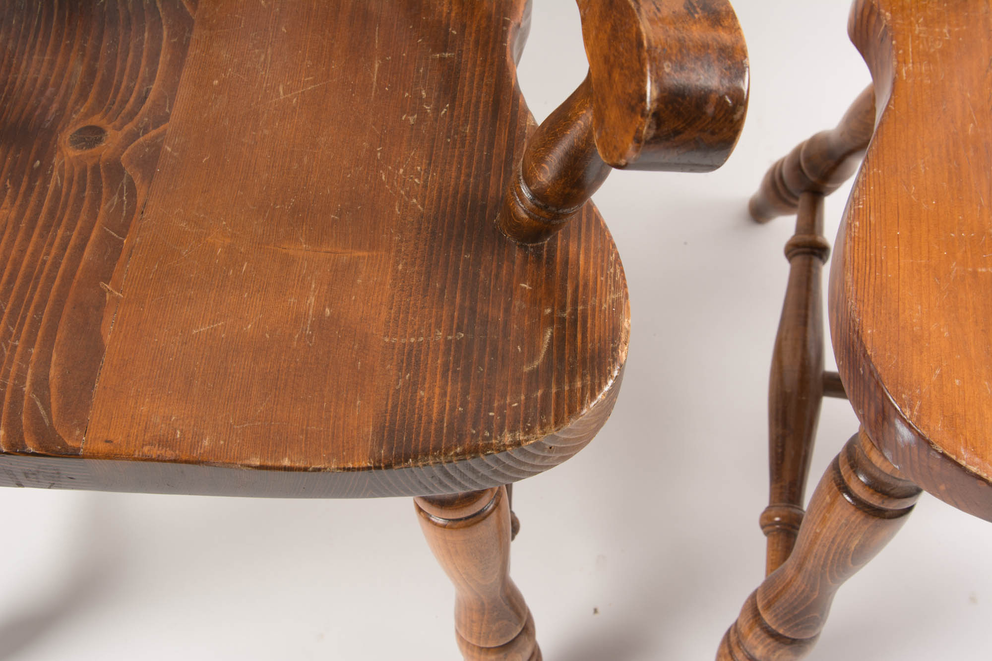 Set of Four Early American Style Dining Chairs EBTH