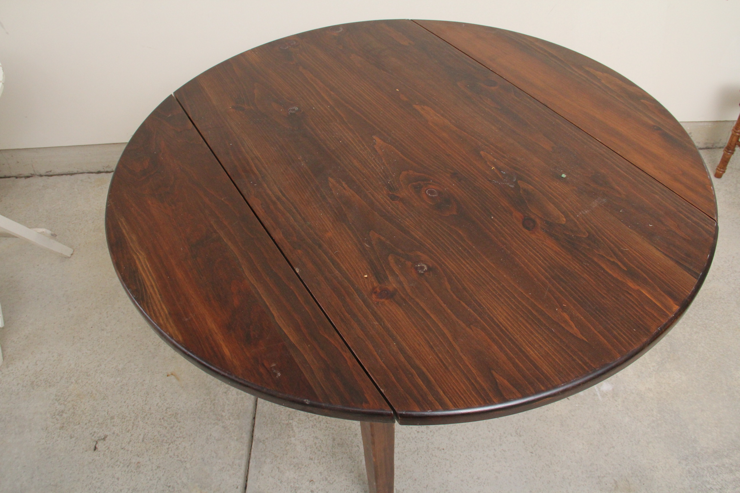 Round DropLeaf Pine Dining Table EBTH