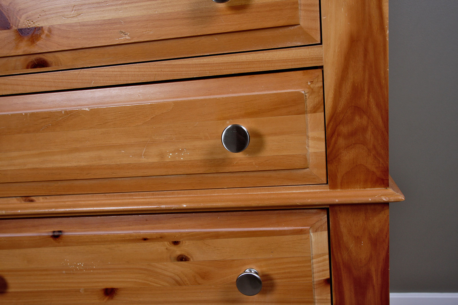 Broyhill Pine Chest of Drawers EBTH