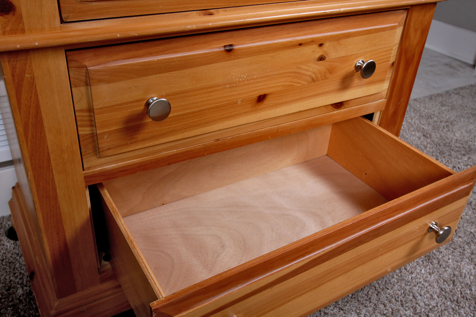 Broyhill Pine Chest of Drawers EBTH