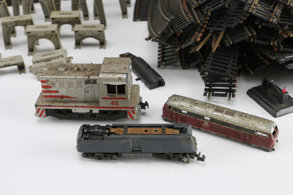 Various Vintage Model Train Parts EBTH