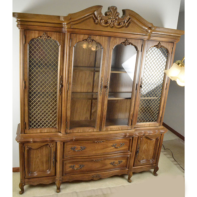 Bassett Dining Room Hutch EBTH