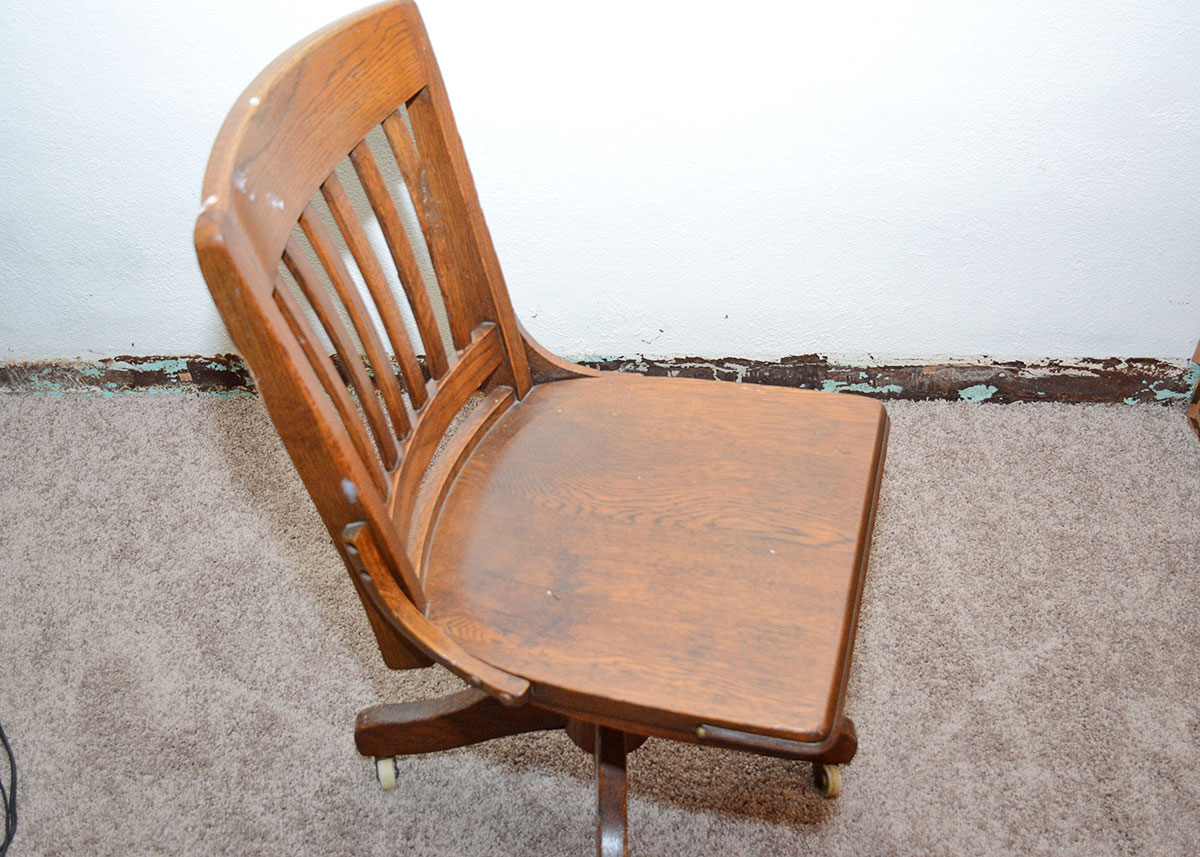 Vintage Oak Swivel Office Chair EBTH   DSC 8019 