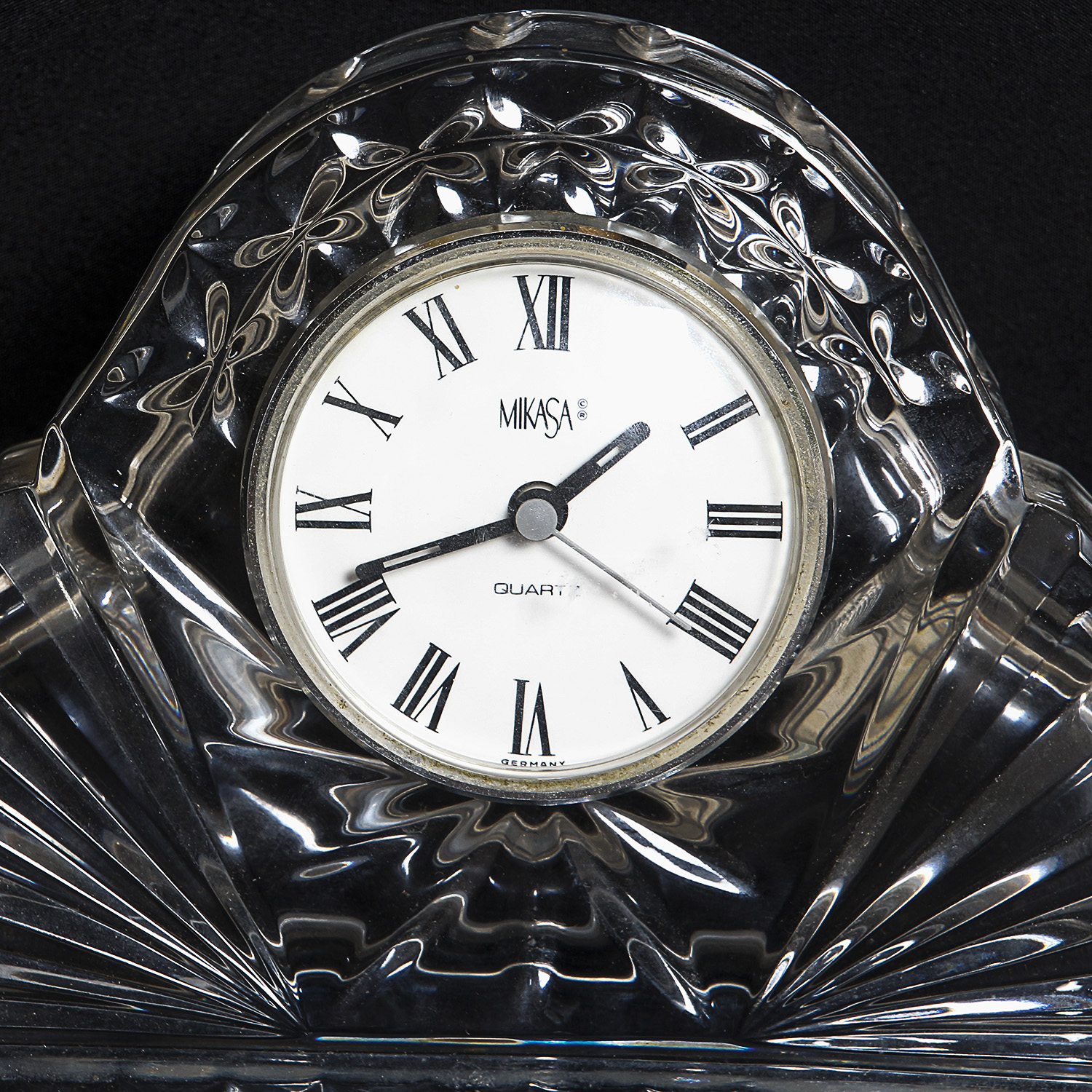 Mikasa Crystal Quartz Table Clock EBTH