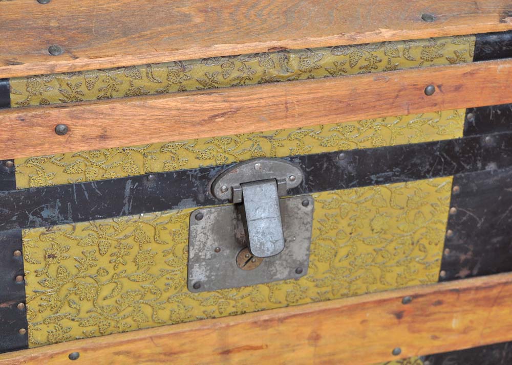 Vintage Steamer Trunk | EBTH