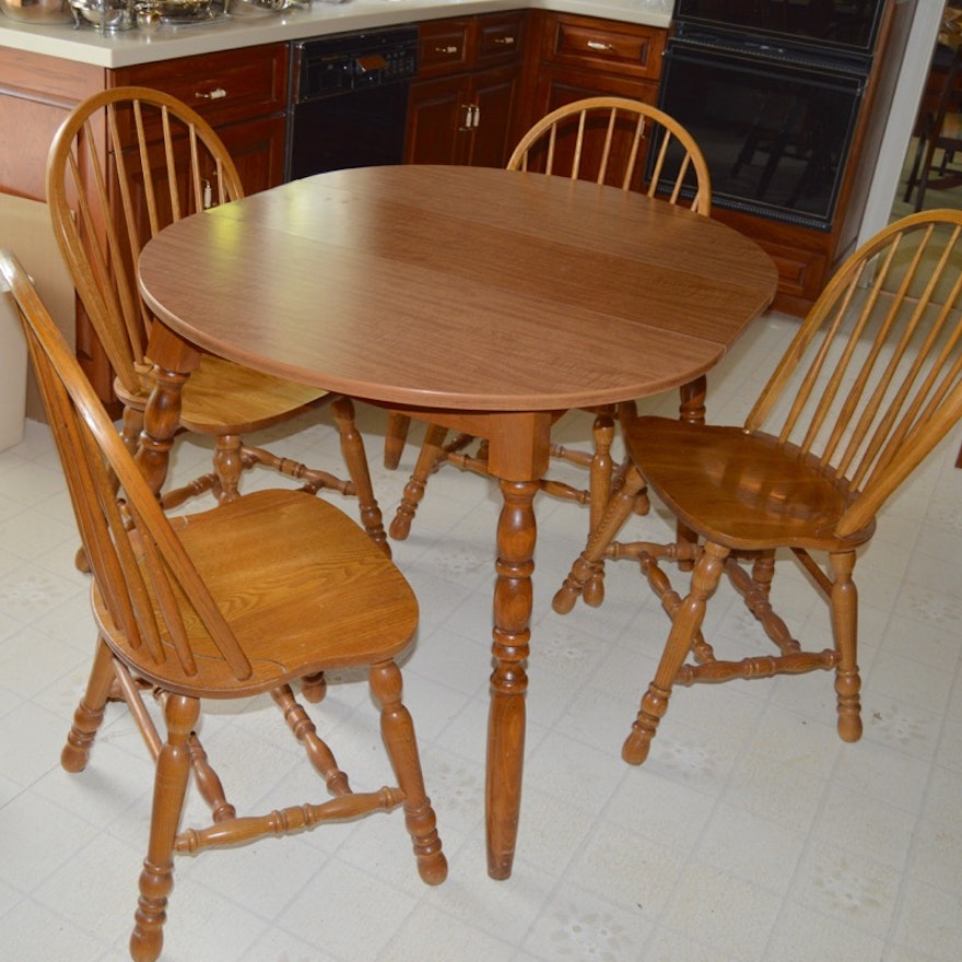 Early American Style Kitchen Table And Chairs Ebth Early American Style Kitchen Table And Chairs