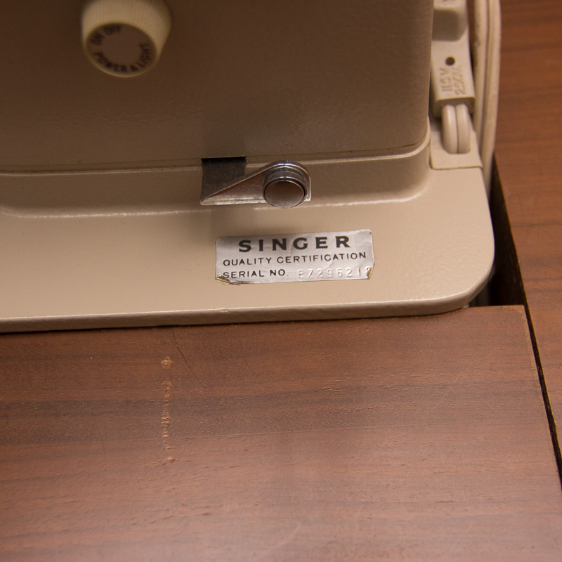 Vintage Singer ZigZag Model 457 Sewing Machine with Desk EBTH