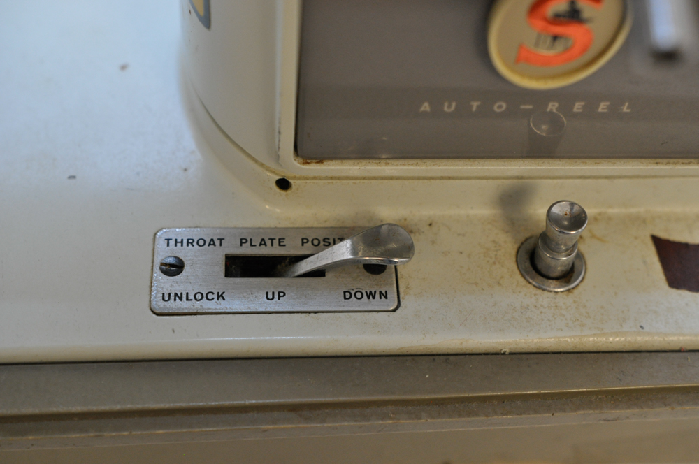 Singer Model 600 Sewing Machine EBTH