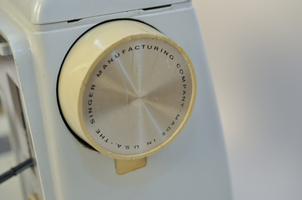 Singer Model 600 Sewing Machine EBTH