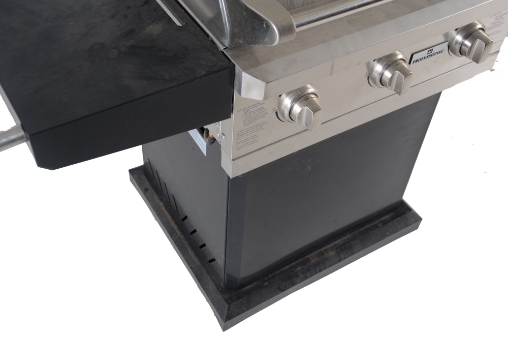 M Professional Stainless Steel Gas Grill with Cover EBTH