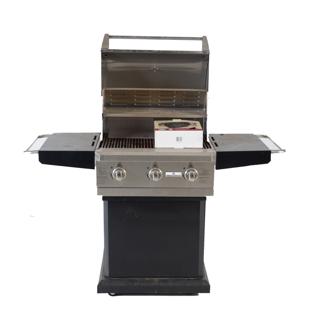 M Professional Stainless Steel Gas Grill with Cover EBTH