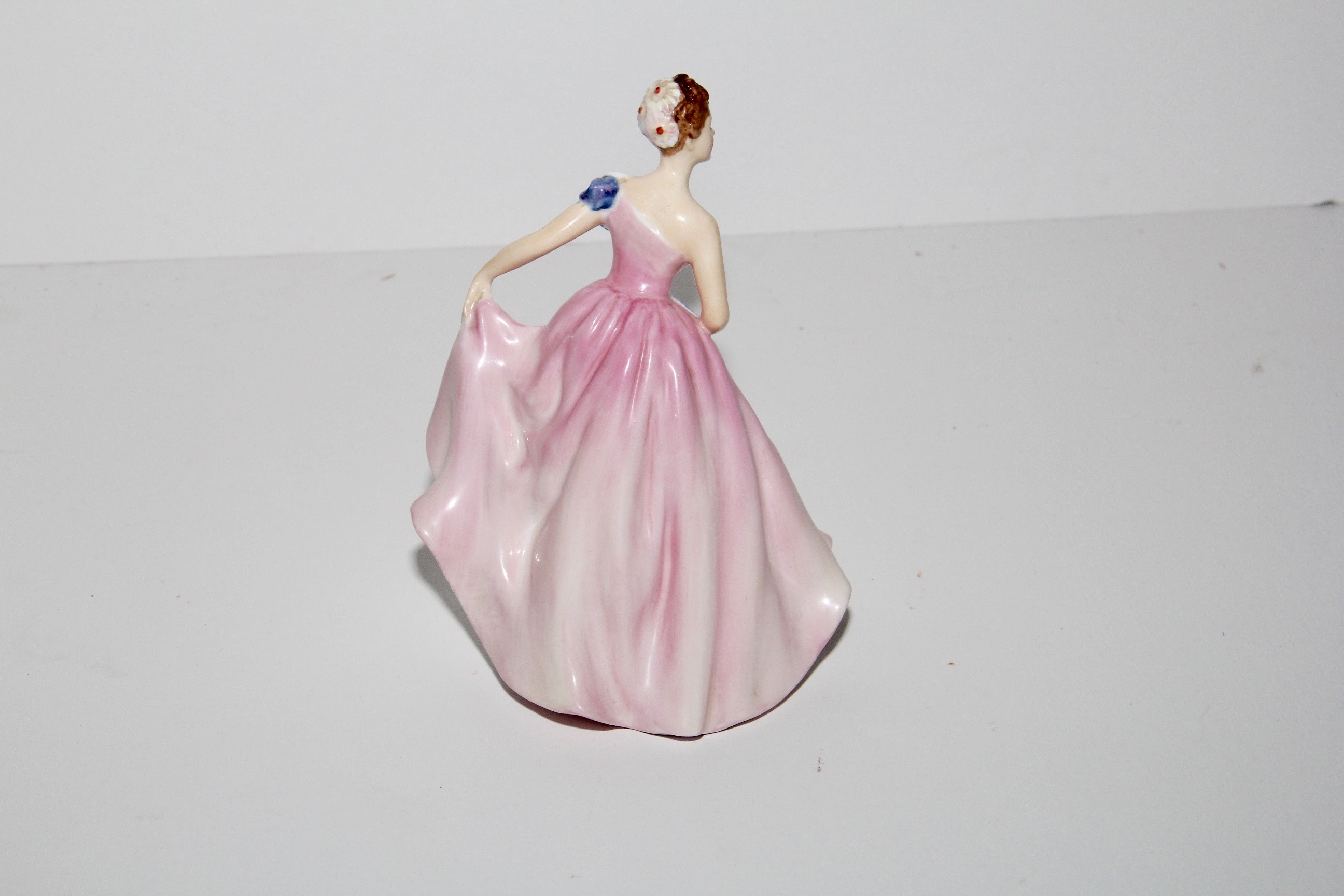 Royal Doulton "Invitation" Figurine EBTH