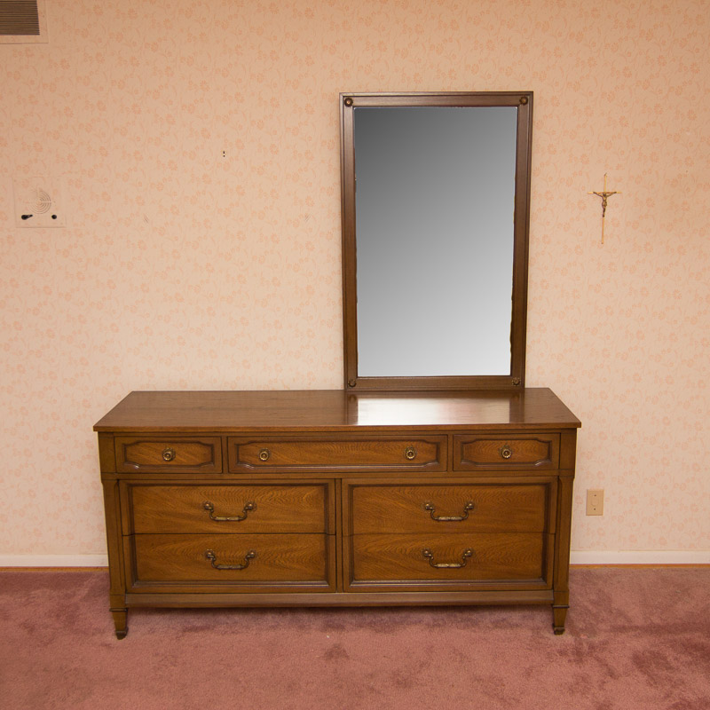 Vintage National Of Mt Airy N C Dresser With Mirror Ebth