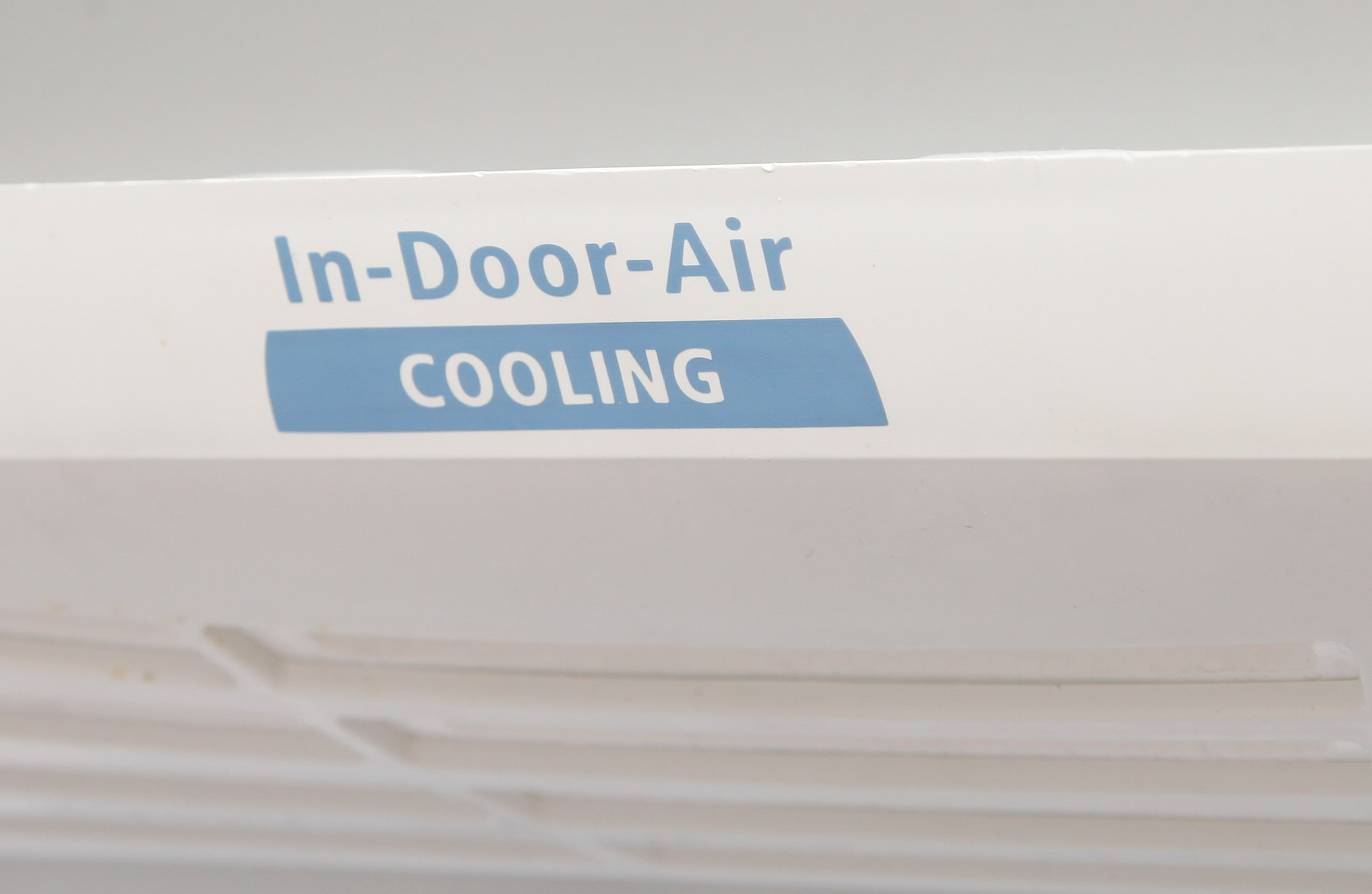 Silver "Whirlpool Gold" Refrigerator with Conquest Ice Filter EBTH