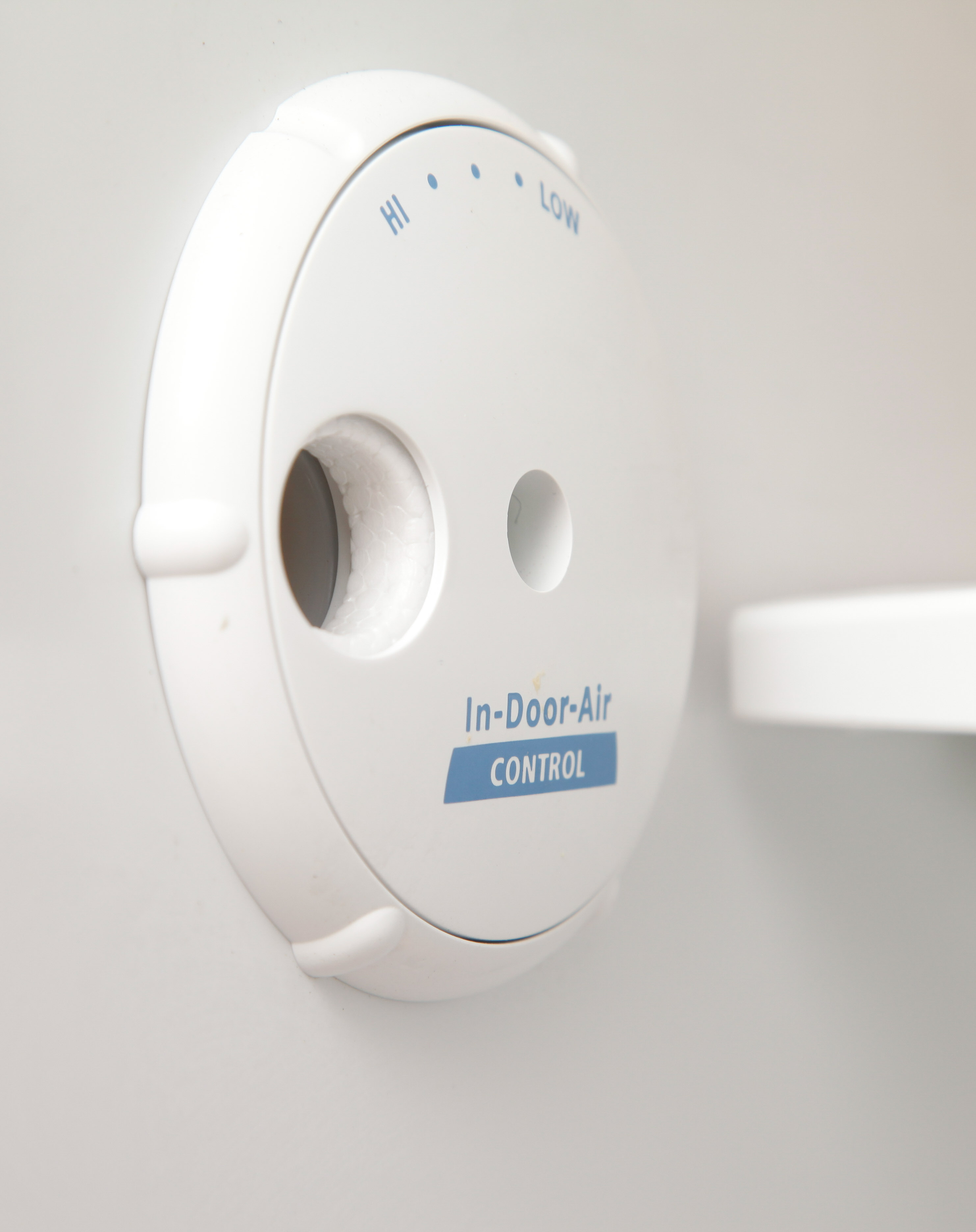 Silver "Whirlpool Gold" Refrigerator with Conquest Ice Filter EBTH