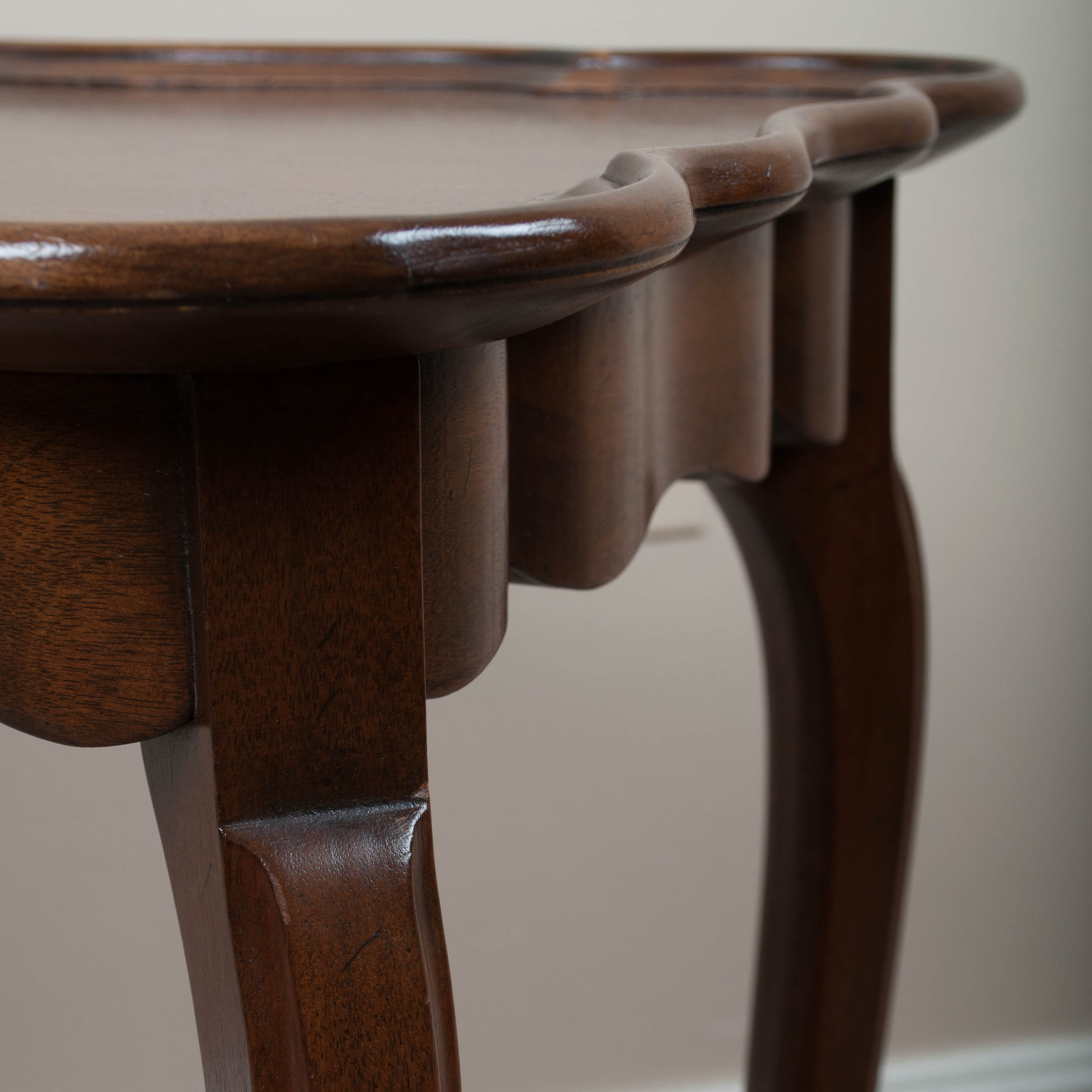 Queen Anne Style Side Table EBTH