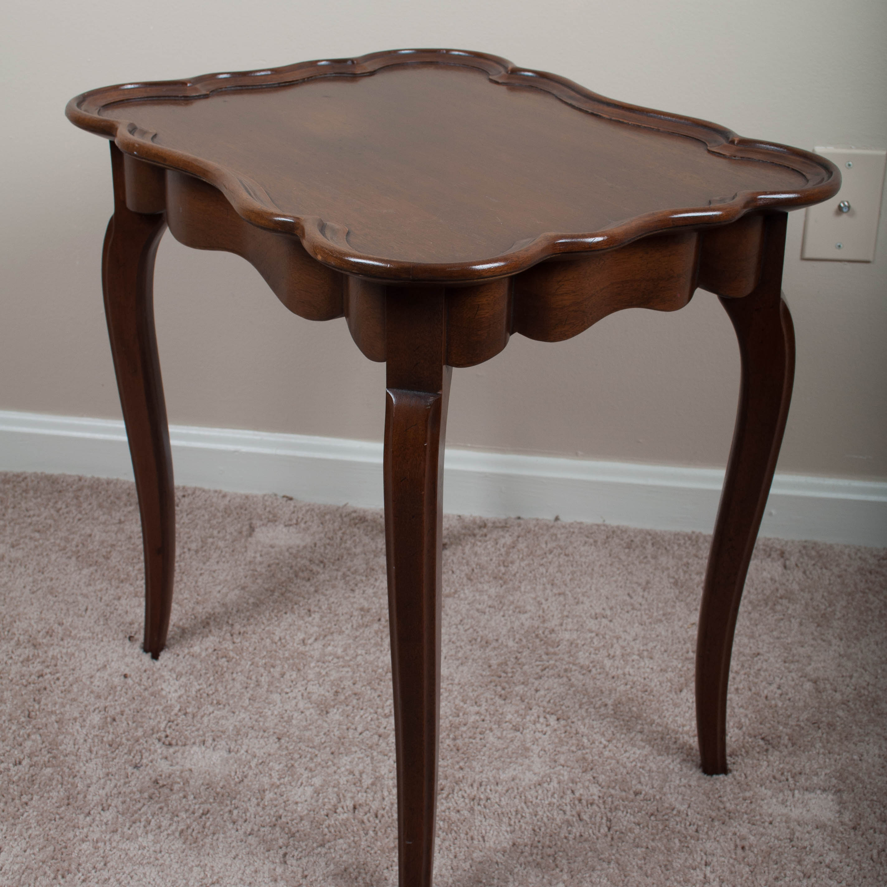 Queen Anne Style Side Table EBTH