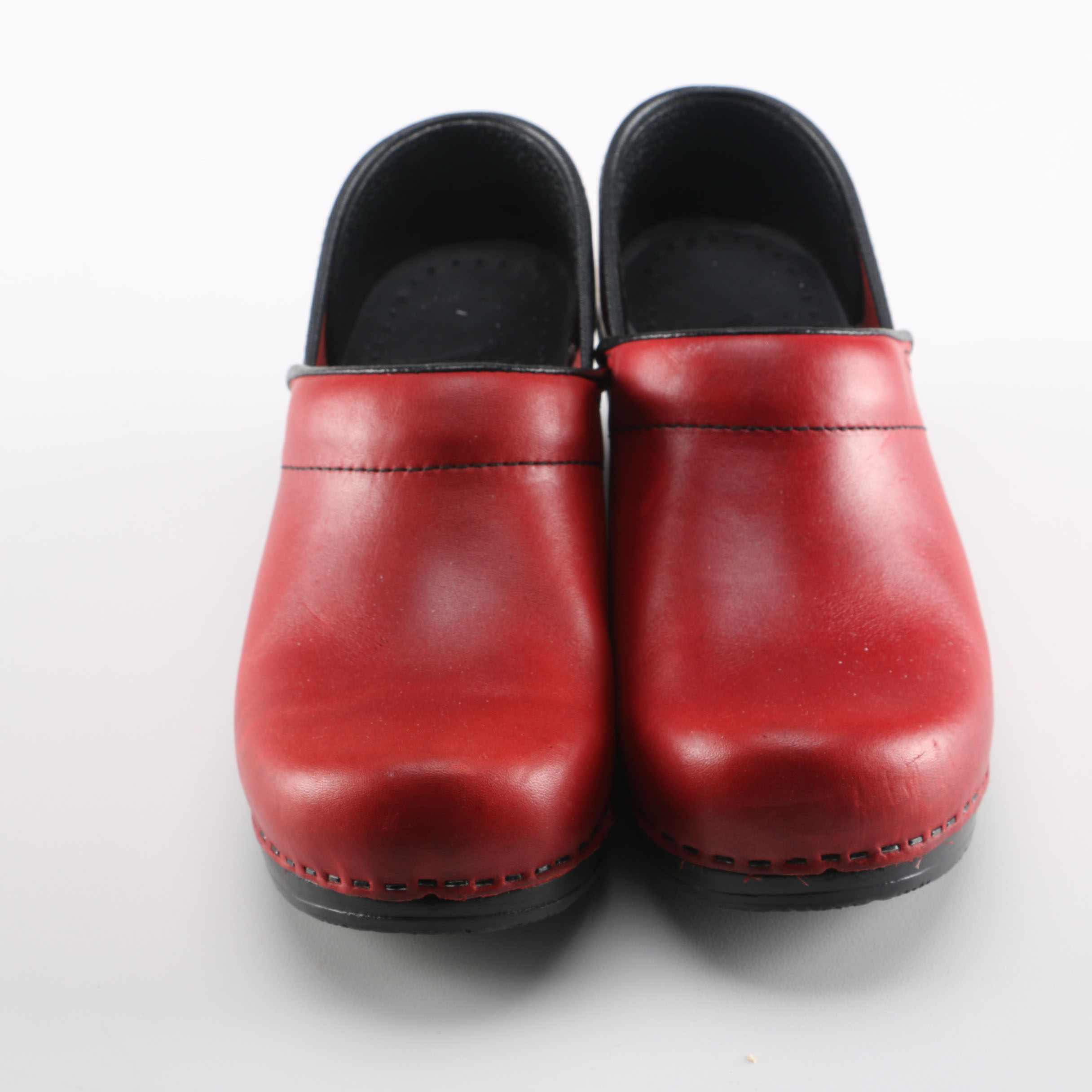 red dansko clogs