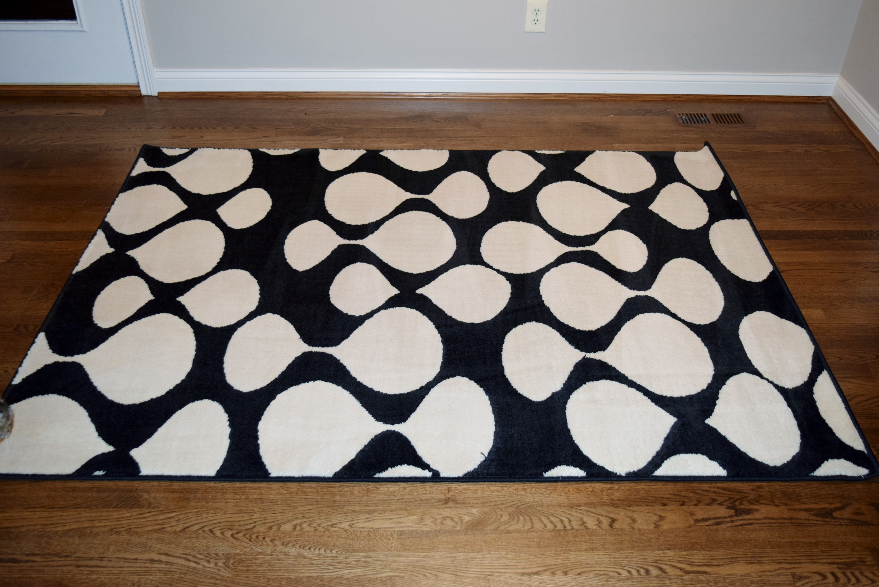 Black and White Contemporary Abstract Area Rug EBTH