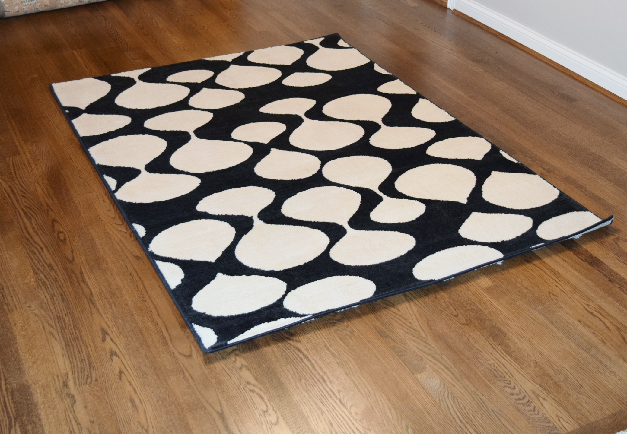 Black and White Contemporary Abstract Area Rug EBTH