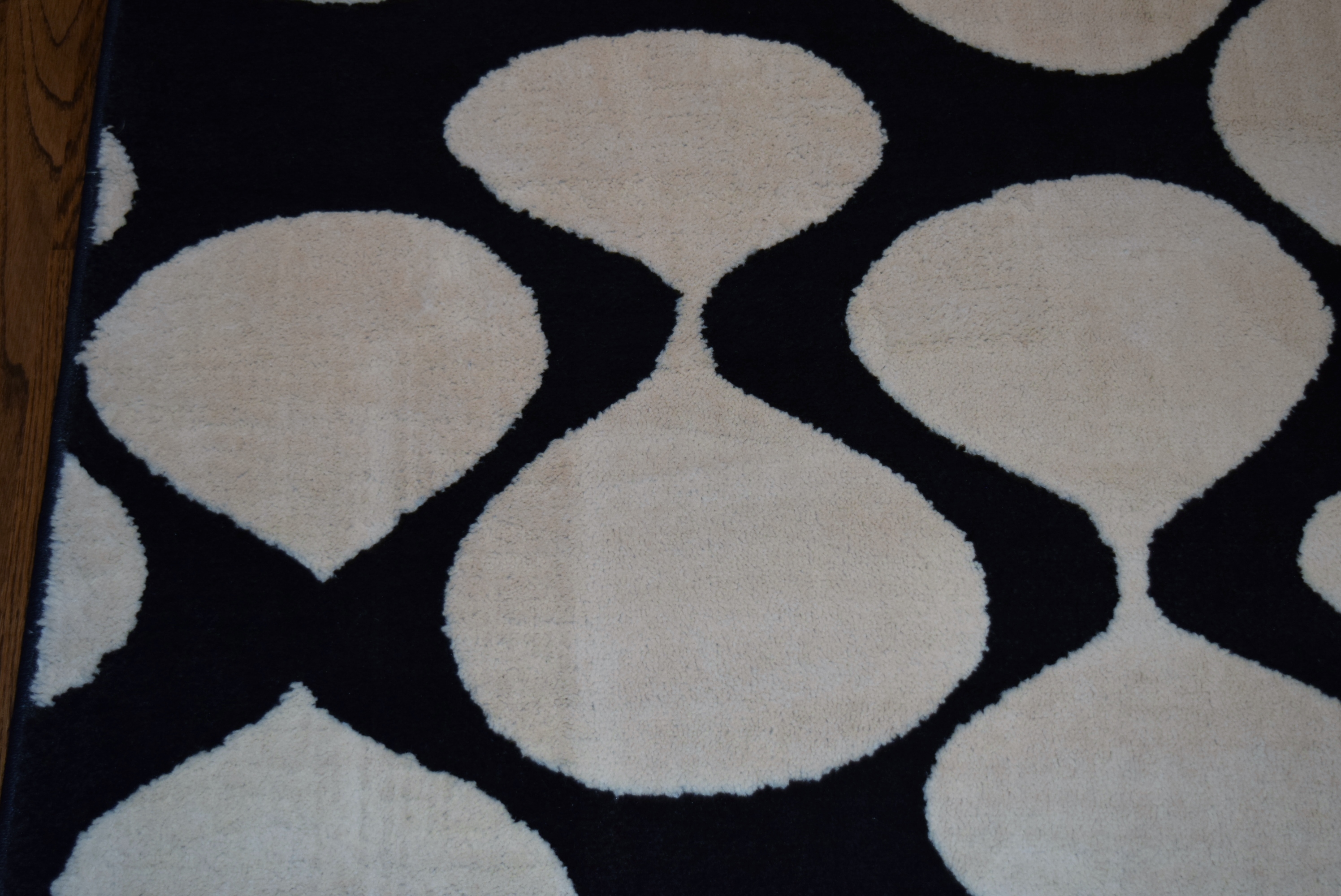Black and White Contemporary Abstract Area Rug EBTH