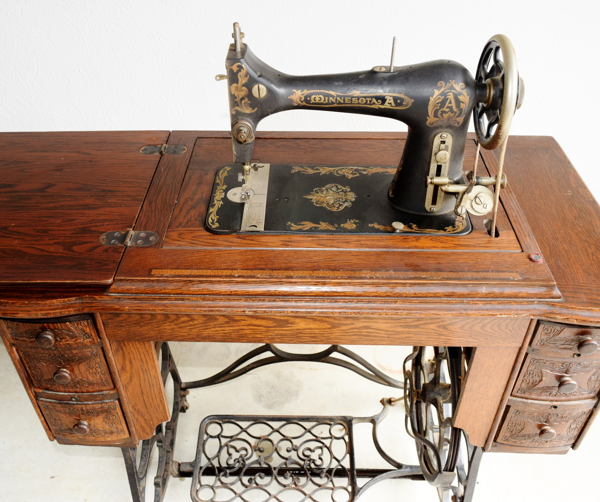 Antique Minnesota A Treadle Sewing Machine. | EBTH