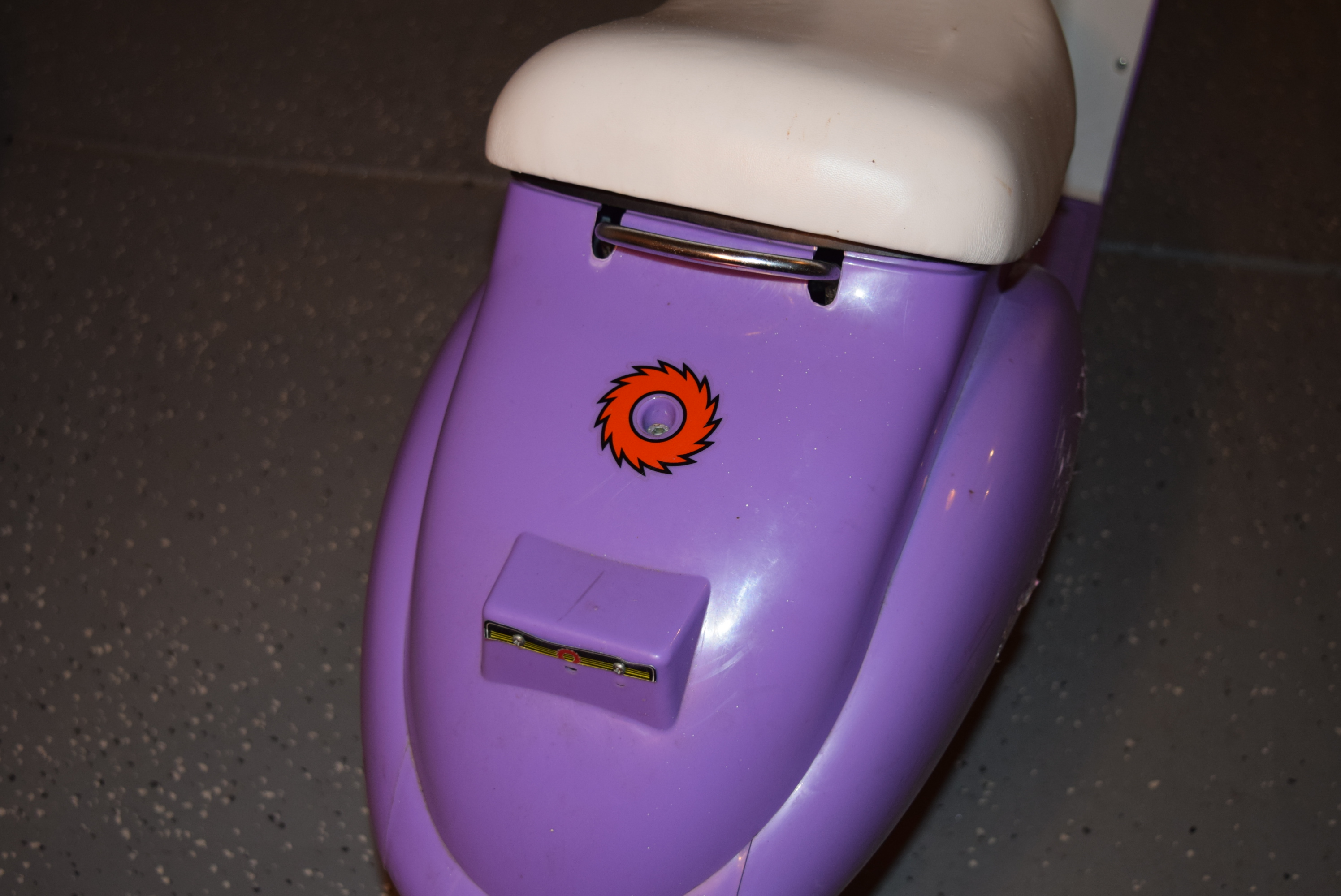 Razor Pocket Mod Betty Motorized Electric Scooter | EBTH