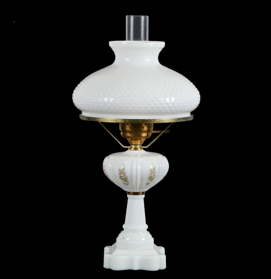 Vintage Milk Glass Lamp 120