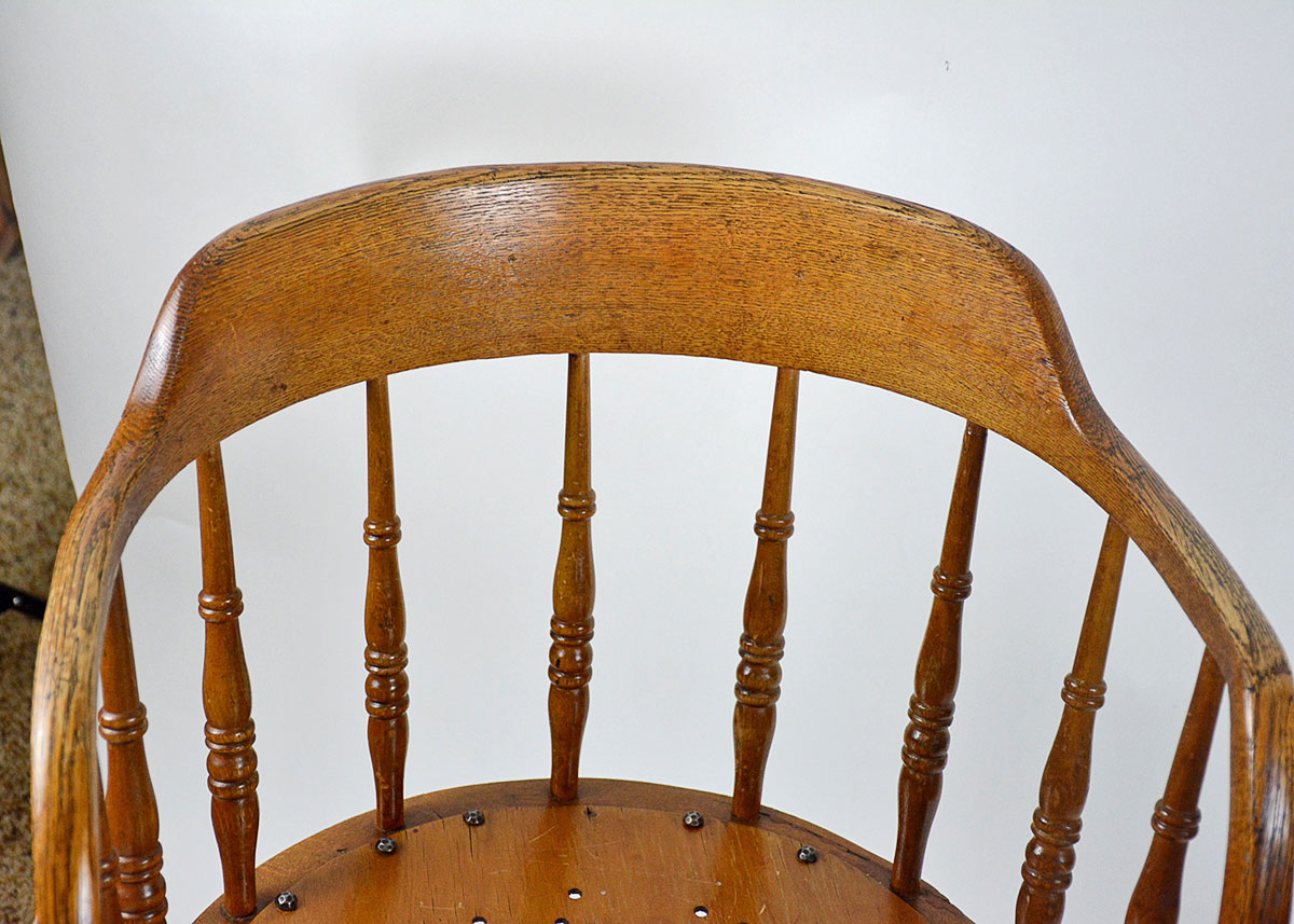 Pair of Vintage Oak Barrel Back Windsor Chairs EBTH