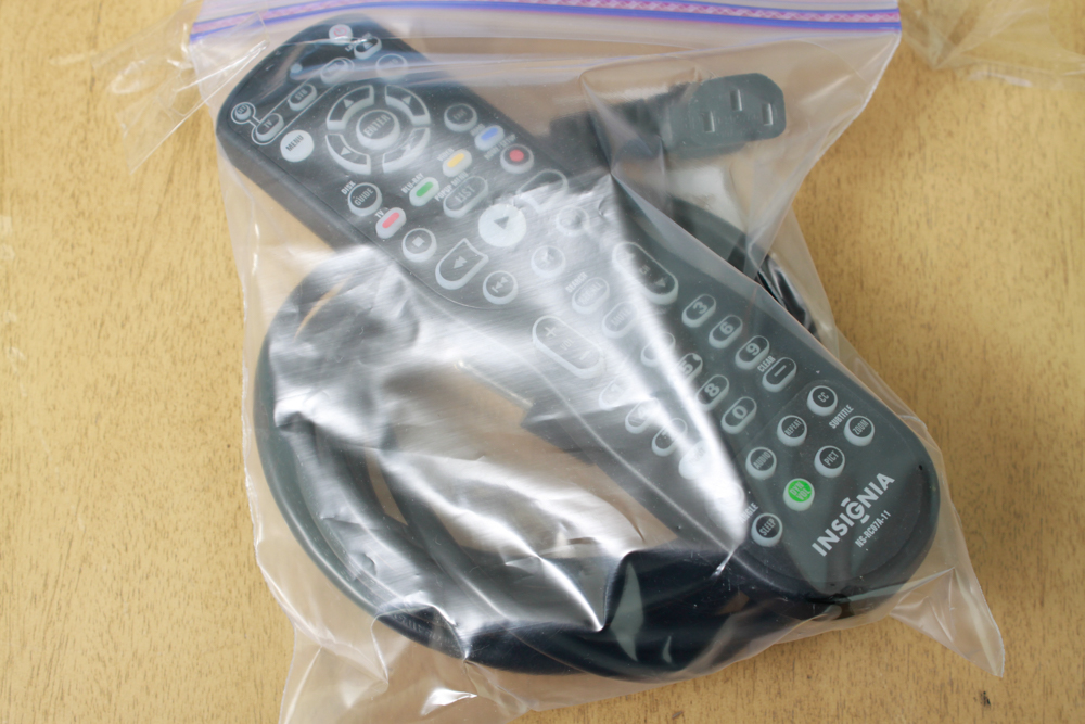 Insignia 32" LCD Television Bluray Combo EBTH