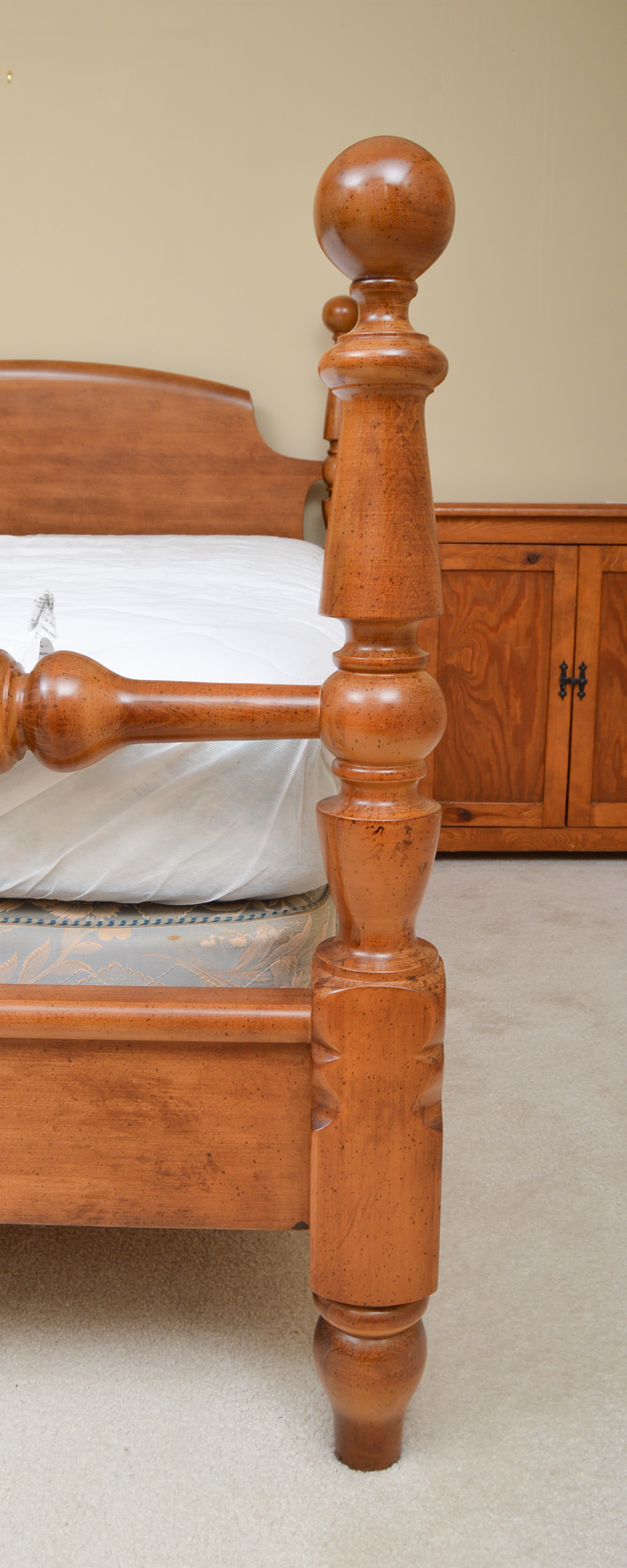 Queen Sized Maple Cannonball Bed Frame EBTH
