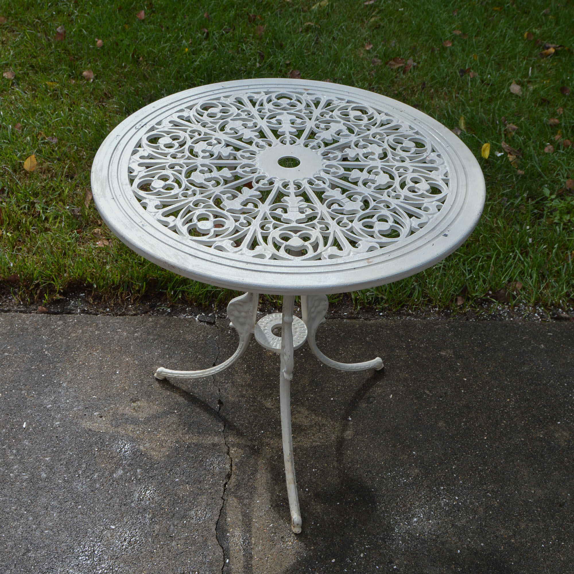 White Cast Iron Patio Table and Chairs EBTH