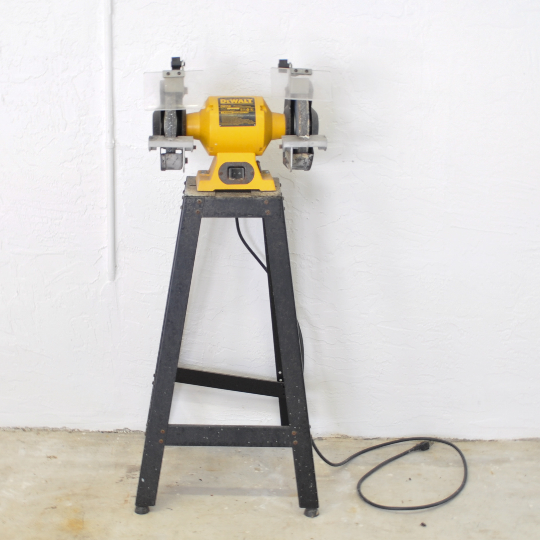 Dewalt Heavy Duty Bench Grinder with Stand EBTH