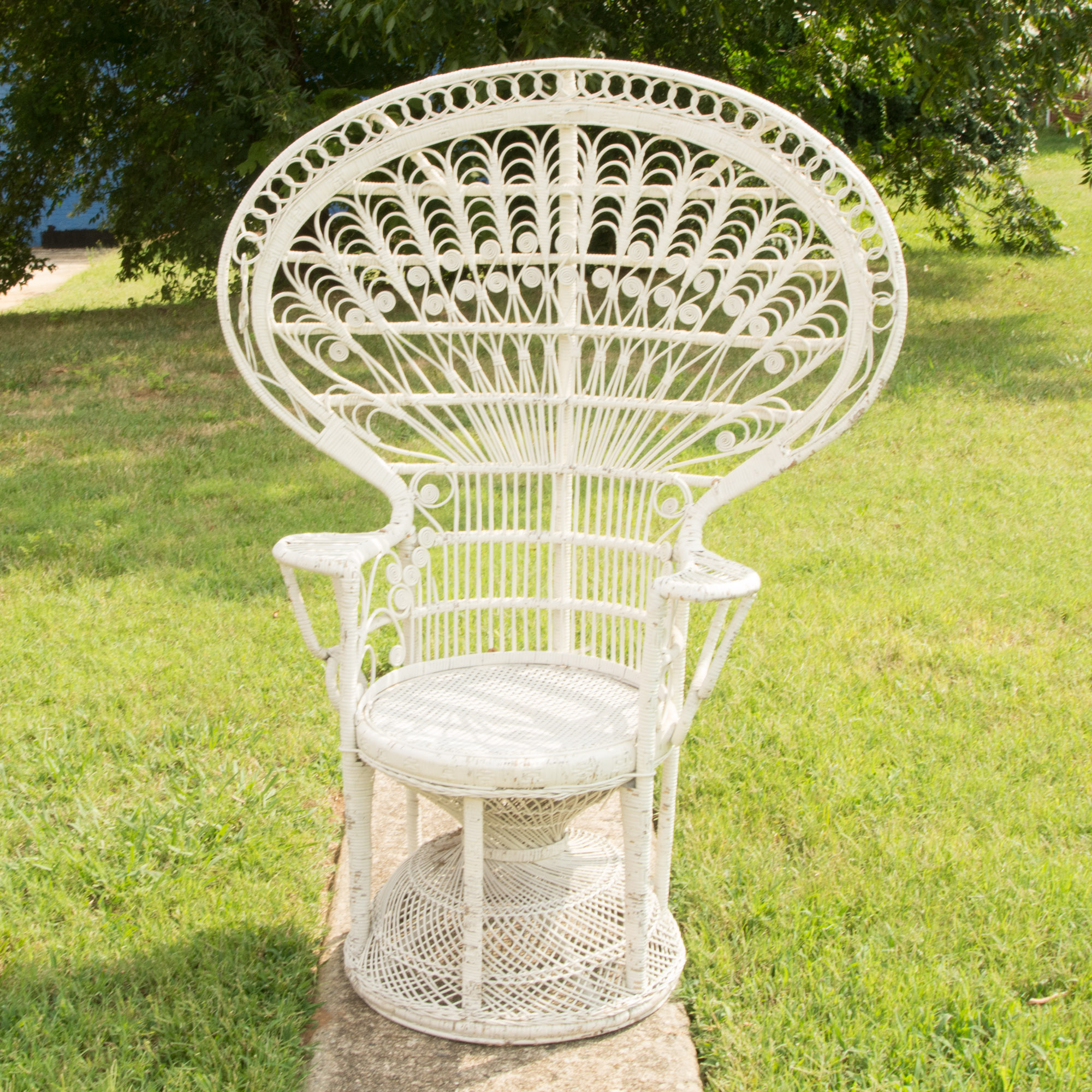 White Wicker Peacock Fan Back Chair EBTH