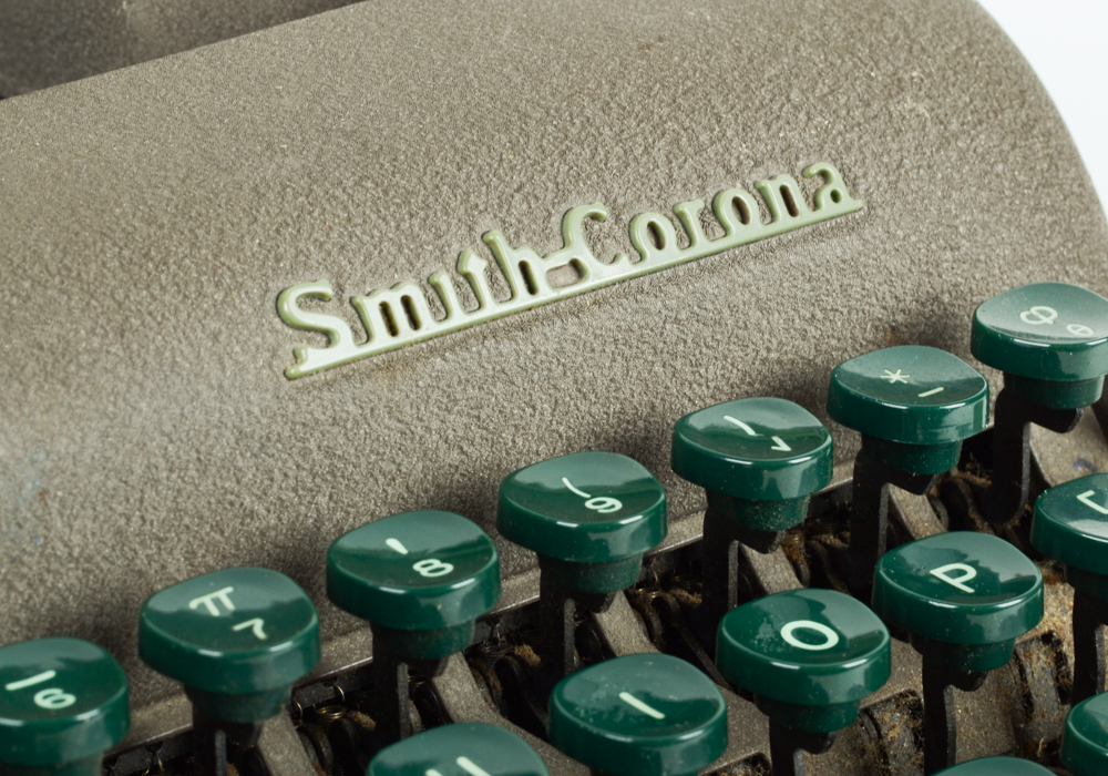 Vintage Smith-Corona Typewriter | EBTH